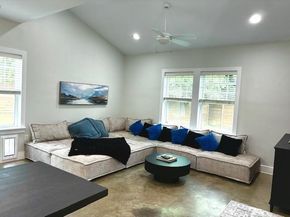 807 N Van Buren Avenue , Dallas Texas 75208