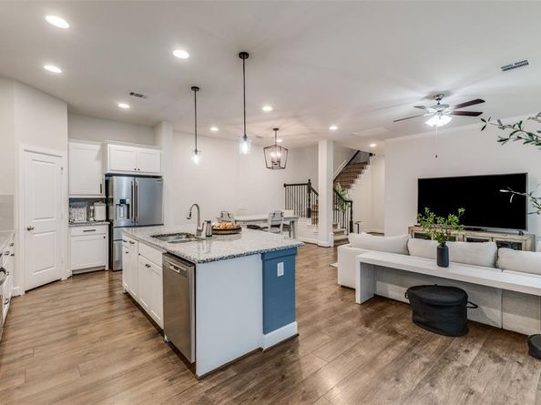 6816  Prompton Bend , Irving Texas 75063