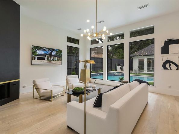 4373 W Northwest Highway , Dallas Texas 75220