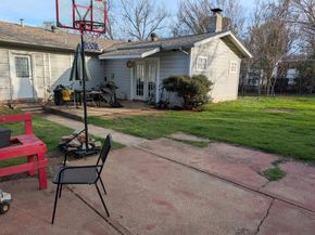 1840  Junius Street , Fort Worth Texas 76103