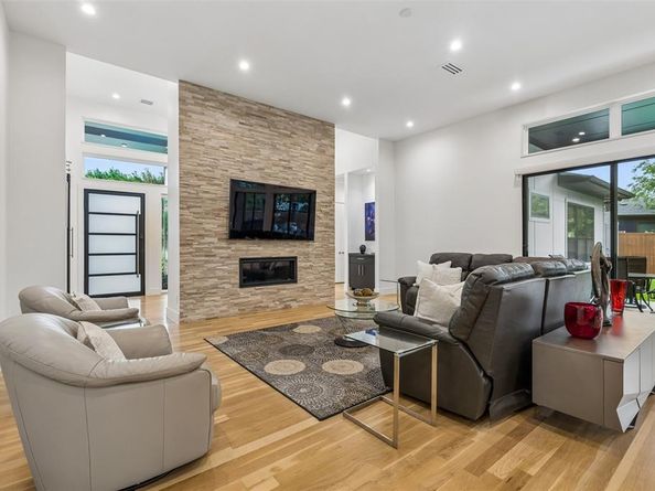 3834  Lively Circle , Dallas Texas 75220