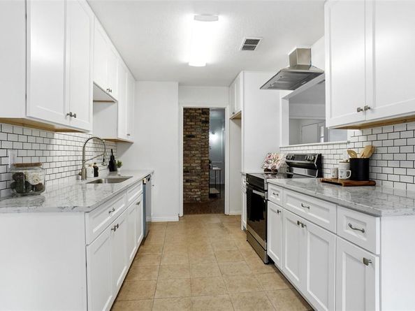 2907  Lakeshore Court , Arlington Texas 76013
