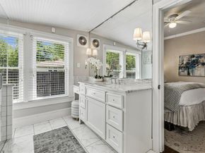 902 N Edgefield Avenue , Dallas Texas 75208