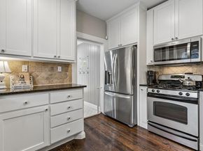 902 N Edgefield Avenue , Dallas Texas 75208