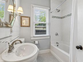 902 N Edgefield Avenue , Dallas Texas 75208