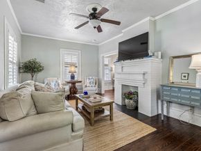 902 N Edgefield Avenue , Dallas Texas 75208