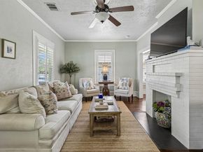 902 N Edgefield Avenue , Dallas Texas 75208