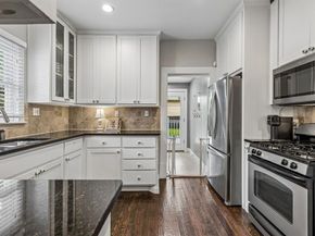 902 N Edgefield Avenue , Dallas Texas 75208