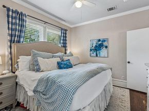 902 N Edgefield Avenue , Dallas Texas 75208