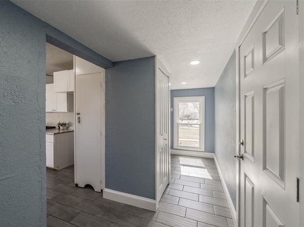 1102 W Russell Avenue , Carrollton Texas 75006