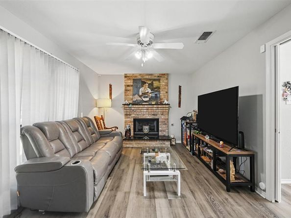 2701  Mims Street , Fort Worth Texas 76112