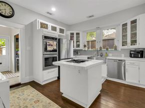 307 N Edgefield Avenue , Dallas Texas 75208