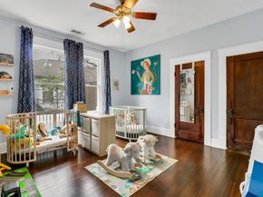 307 N Edgefield Avenue , Dallas Texas 75208