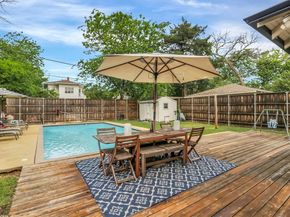 307 N Edgefield Avenue , Dallas Texas 75208