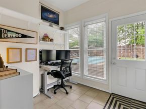 307 N Edgefield Avenue , Dallas Texas 75208