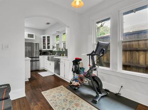 307 N Edgefield Avenue , Dallas Texas 75208