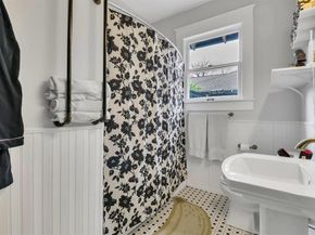 307 N Edgefield Avenue , Dallas Texas 75208