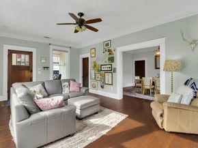 307 N Edgefield Avenue , Dallas Texas 75208