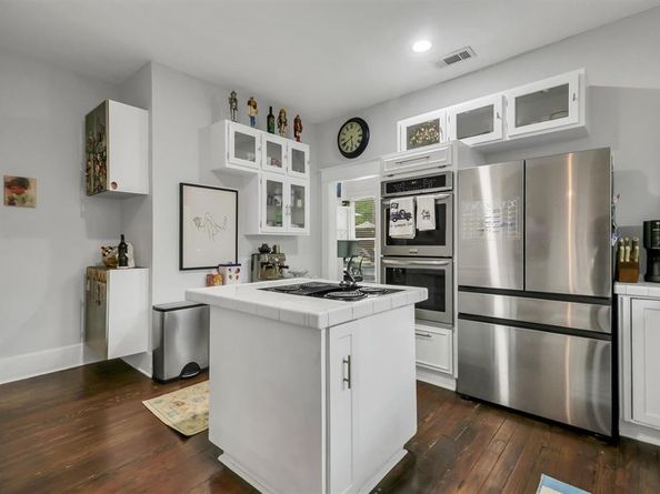 307 N Edgefield Avenue , Dallas Texas 75208