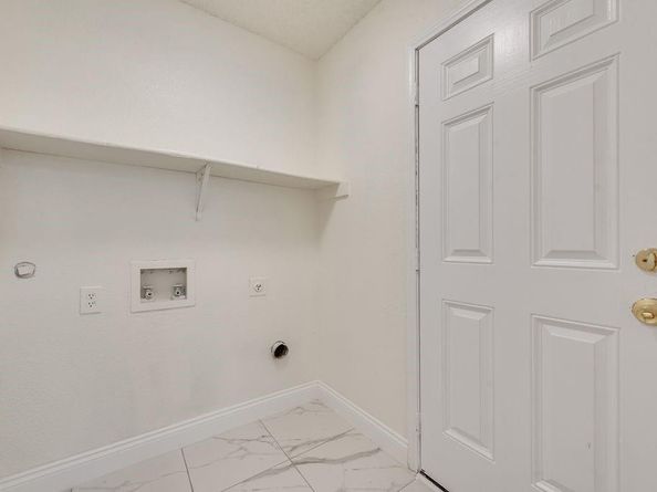 4028  O B Crowe Drive , Dallas Texas 75227