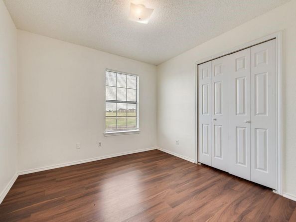 4028  O B Crowe Drive , Dallas Texas 75227
