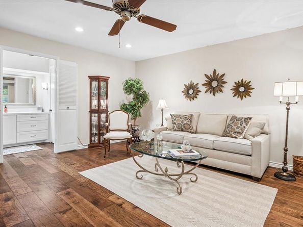 6991  Helsem Way  168, Dallas Texas 75230