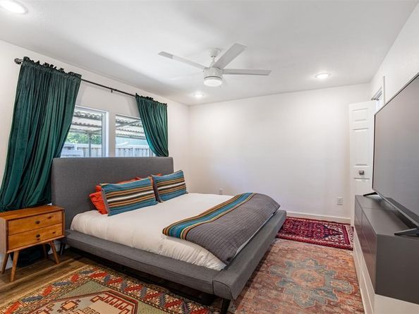 1239  Whitaker Avenue , Dallas Texas 75216