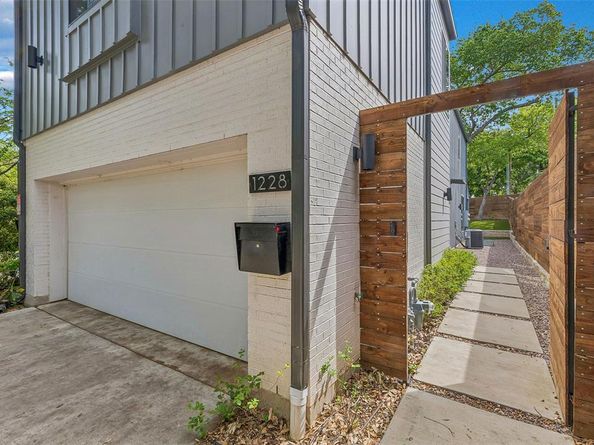 1228  Haines Avenue , Dallas Texas 75208