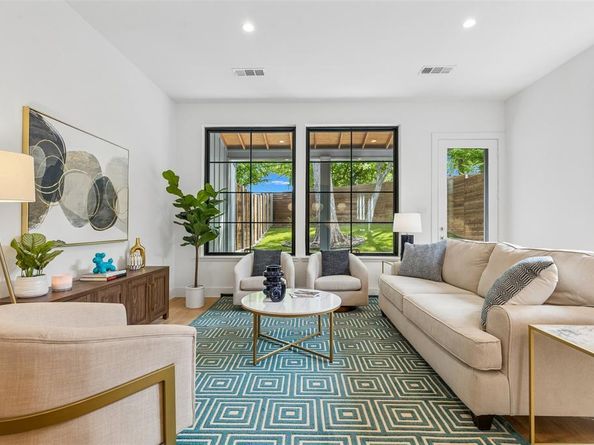 1228  Haines Avenue , Dallas Texas 75208