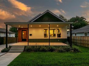 2716  College Avenue , Fort Worth Texas 76110