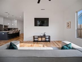 1350  Strickland Street , Dallas Texas 75216