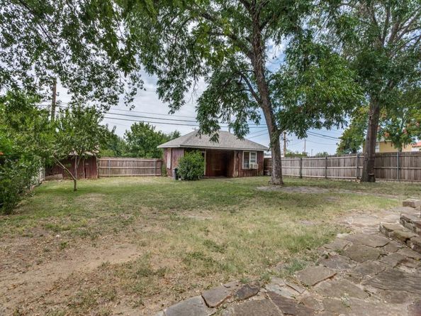 6  Chase Court , Fort Worth Texas 76110