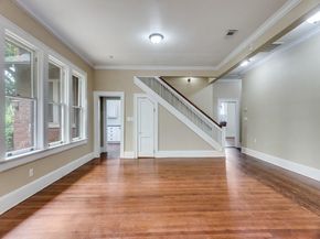 6  Chase Court , Fort Worth Texas 76110