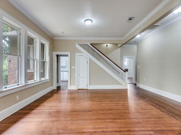 6  Chase Court , Fort Worth Texas 76110