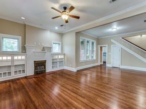 6  Chase Court , Fort Worth Texas 76110