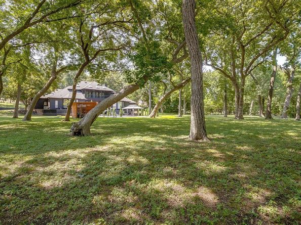 1227  Whispering Oaks Drive , DeSoto Texas 75115