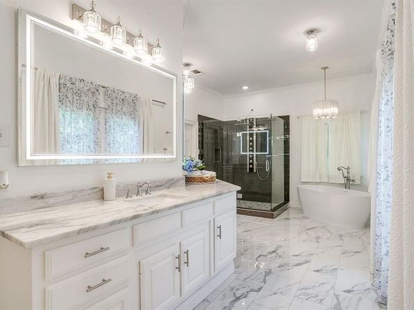 1227  Whispering Oaks Drive , DeSoto Texas 75115