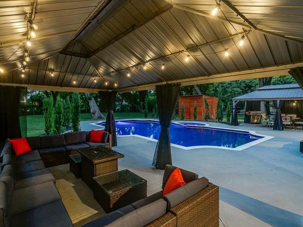 1227  Whispering Oaks Drive , DeSoto Texas 75115