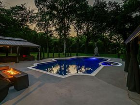1227  Whispering Oaks Drive , DeSoto Texas 75115