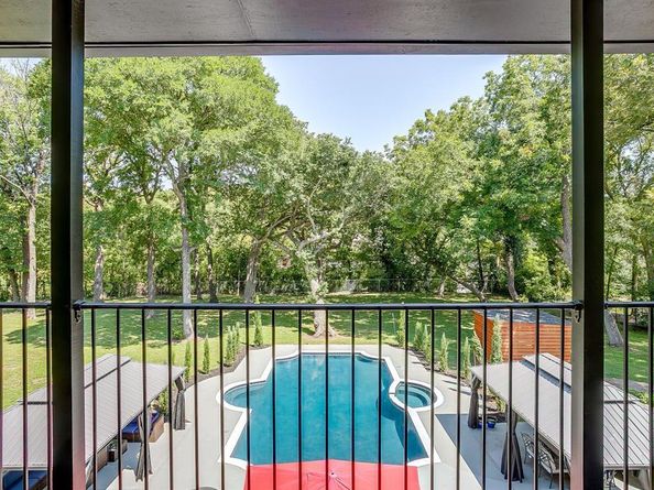 1227  Whispering Oaks Drive , DeSoto Texas 75115