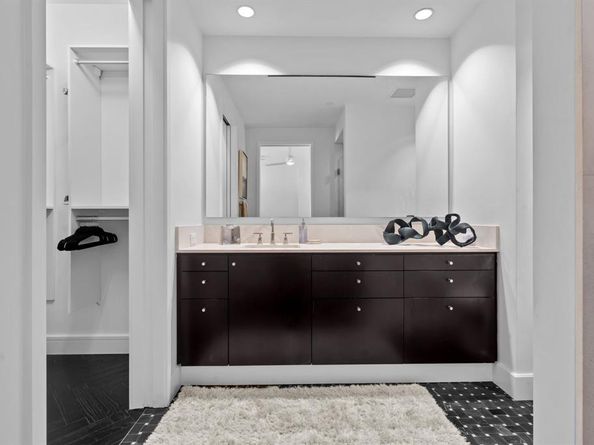2408  Victory Park Lane  736, Dallas Texas 75219