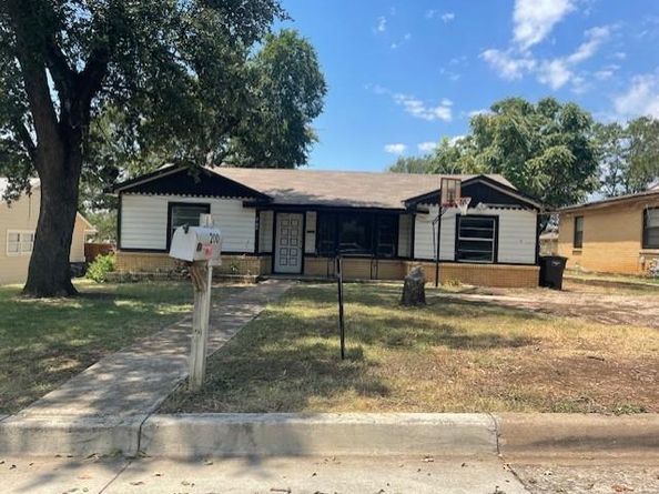 200 S Roberts Cut Off Road , Fort Worth Texas 76114