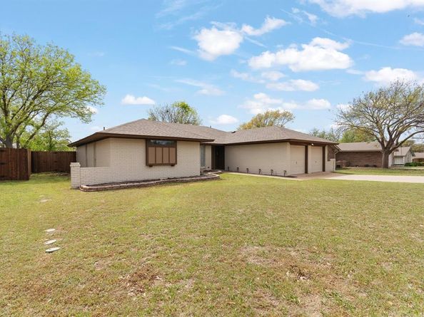 9929  Farmington Drive , Benbrook Texas 76126