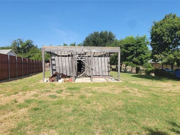3210  Bataan Street , Dallas Texas 75212