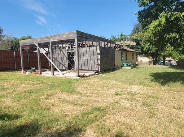 3210  Bataan Street , Dallas Texas 75212