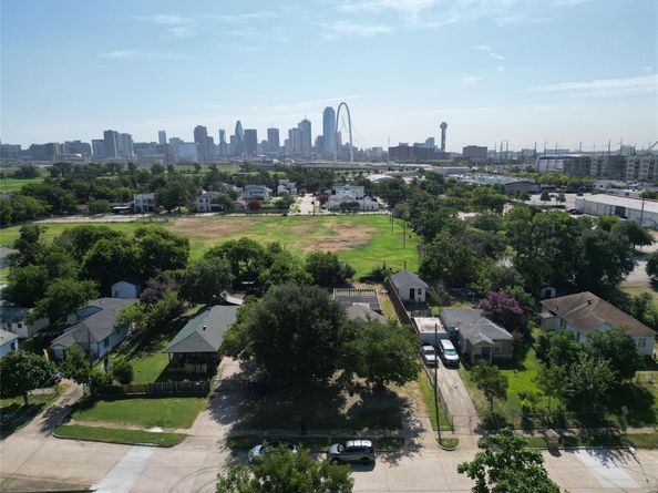 3210  Bataan Street , Dallas Texas 75212