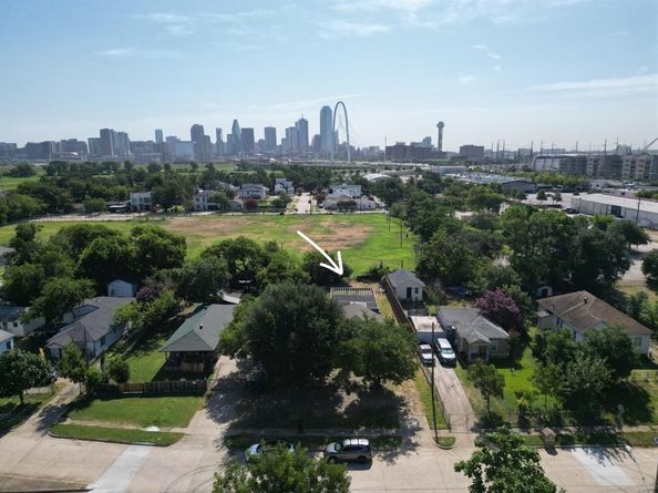 3210  Bataan Street , Dallas Texas 75212