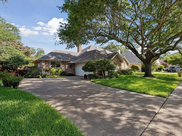 9952  Wandering Way Street , Benbrook Texas 76126