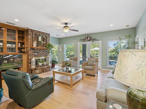 9952  Wandering Way Street , Benbrook Texas 76126