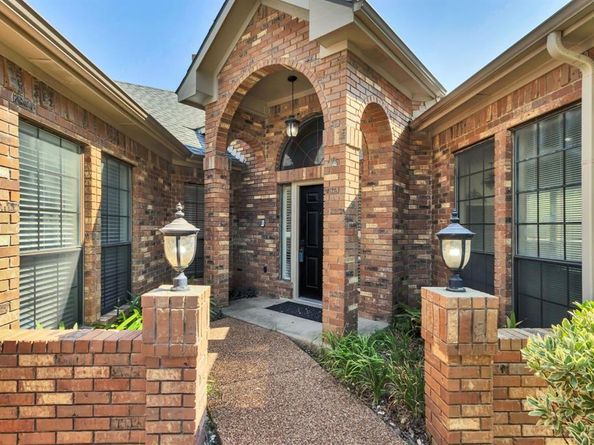 1112  Pawnee Trail , Carrollton Texas 75007